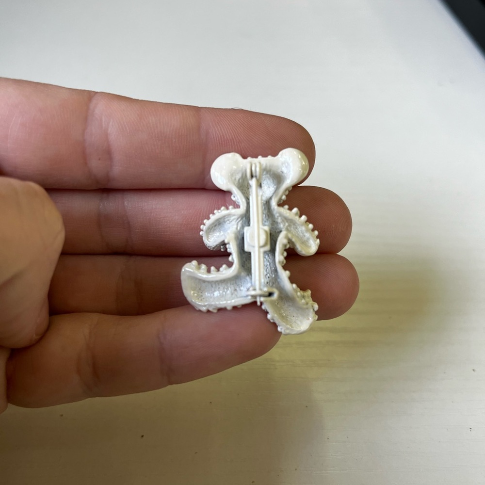 Bear Pin - Picture 2 of 2